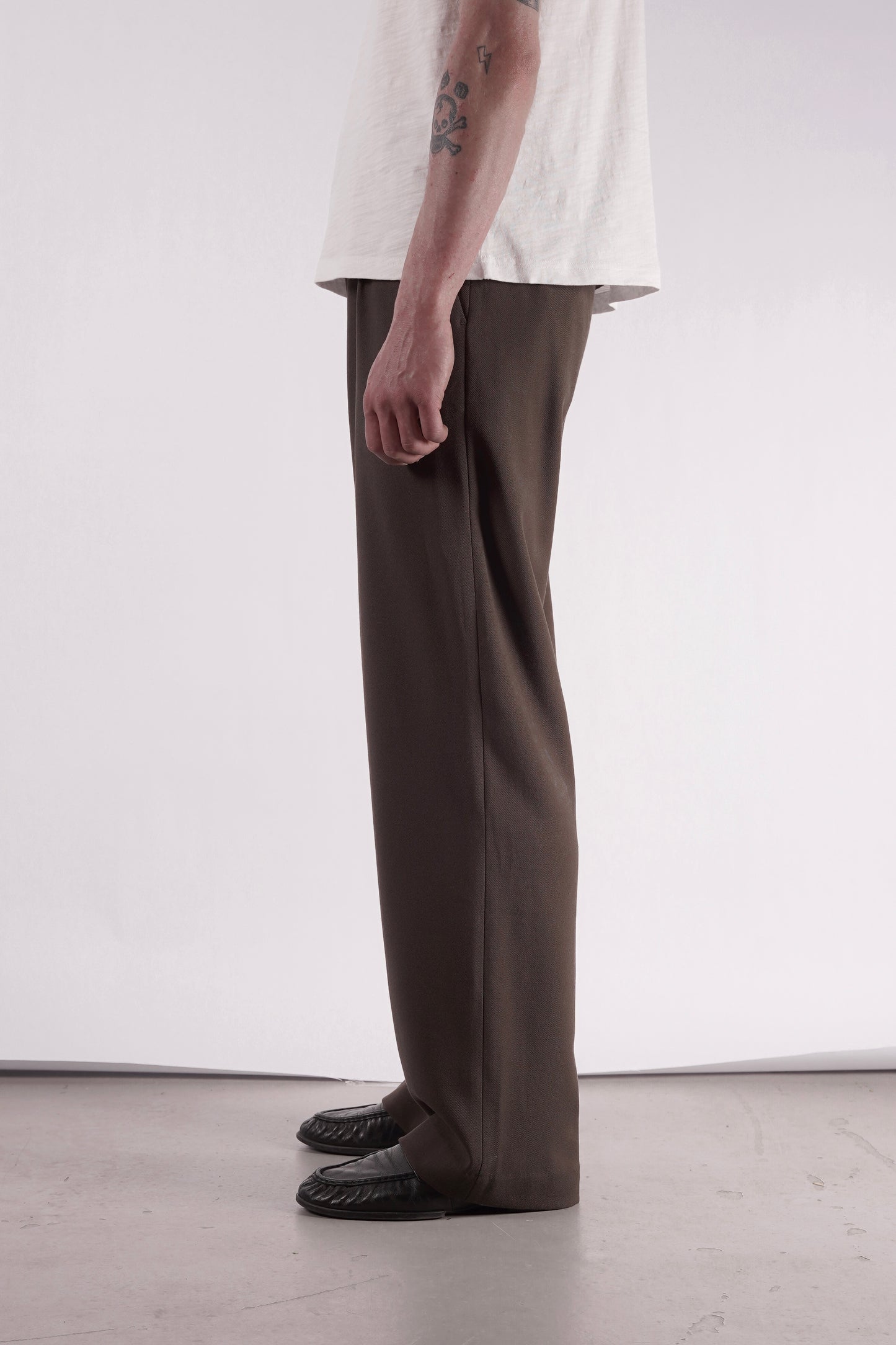 
                  
                    LEWIS TROUSERS WALNUT
                  
                