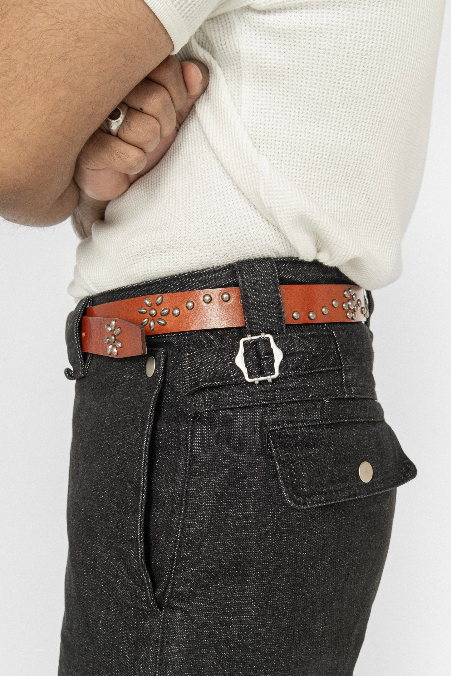 
                  
                    STUDDED BELT COGNAC
                  
                