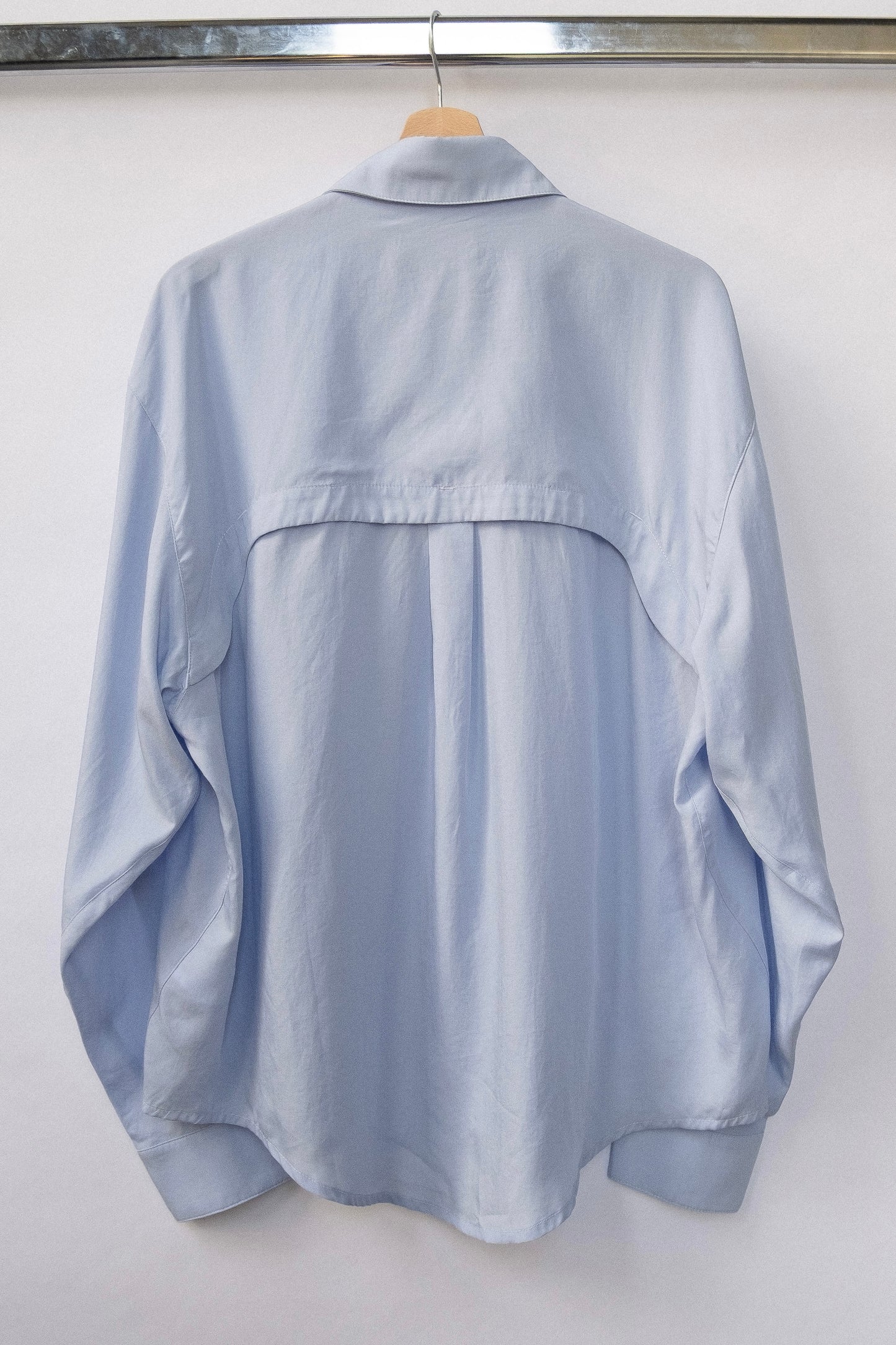
                  
                    ELI TENCEL SHIRT BLUE
                  
                