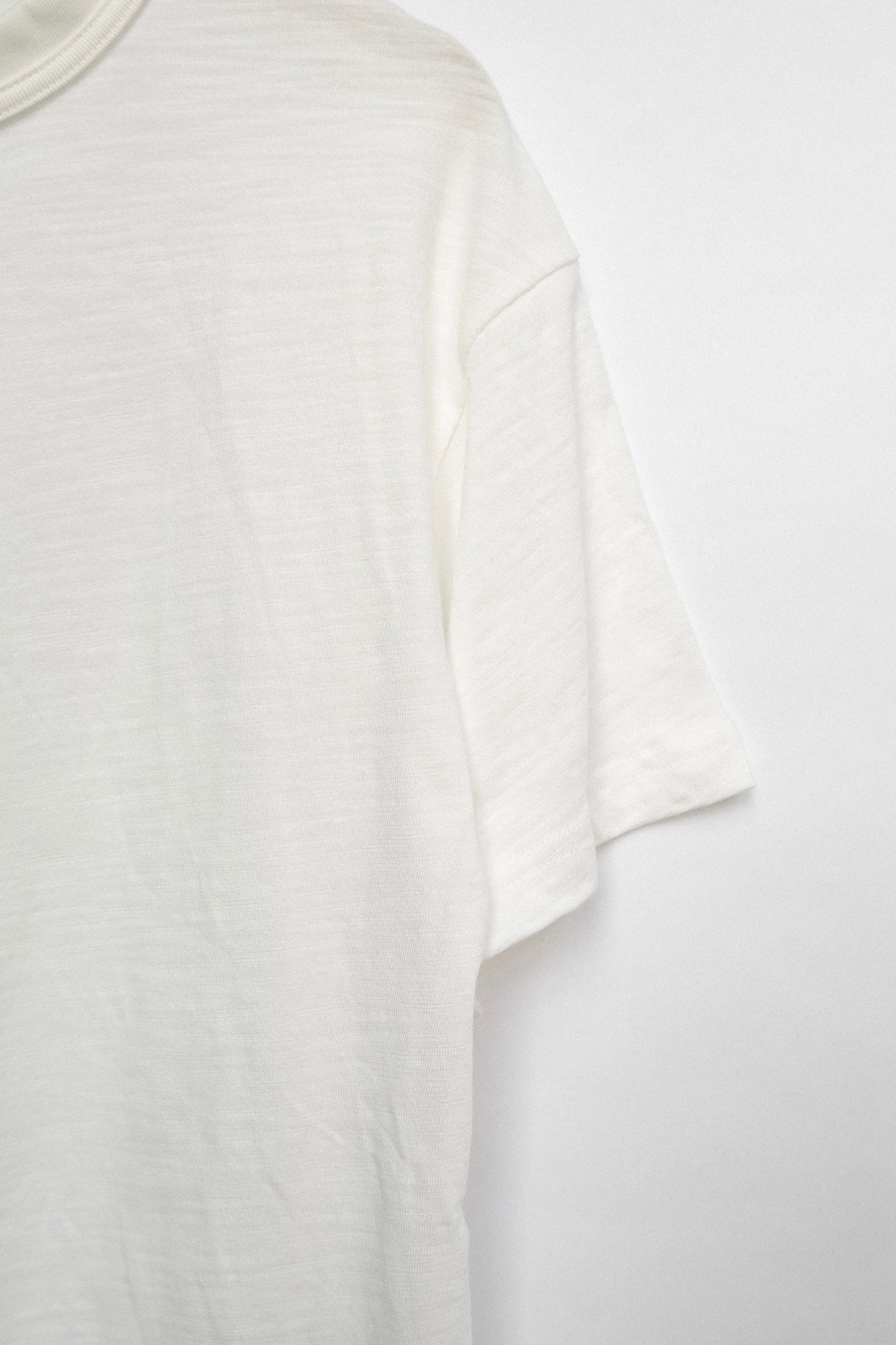 
                  
                    SLUB T-SHIRT WHITE
                  
                