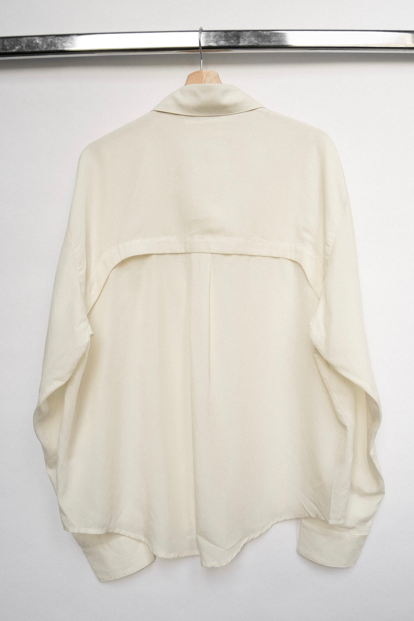 
                  
                    ELI TENCEL SHIRT OFF-WHITE
                  
                