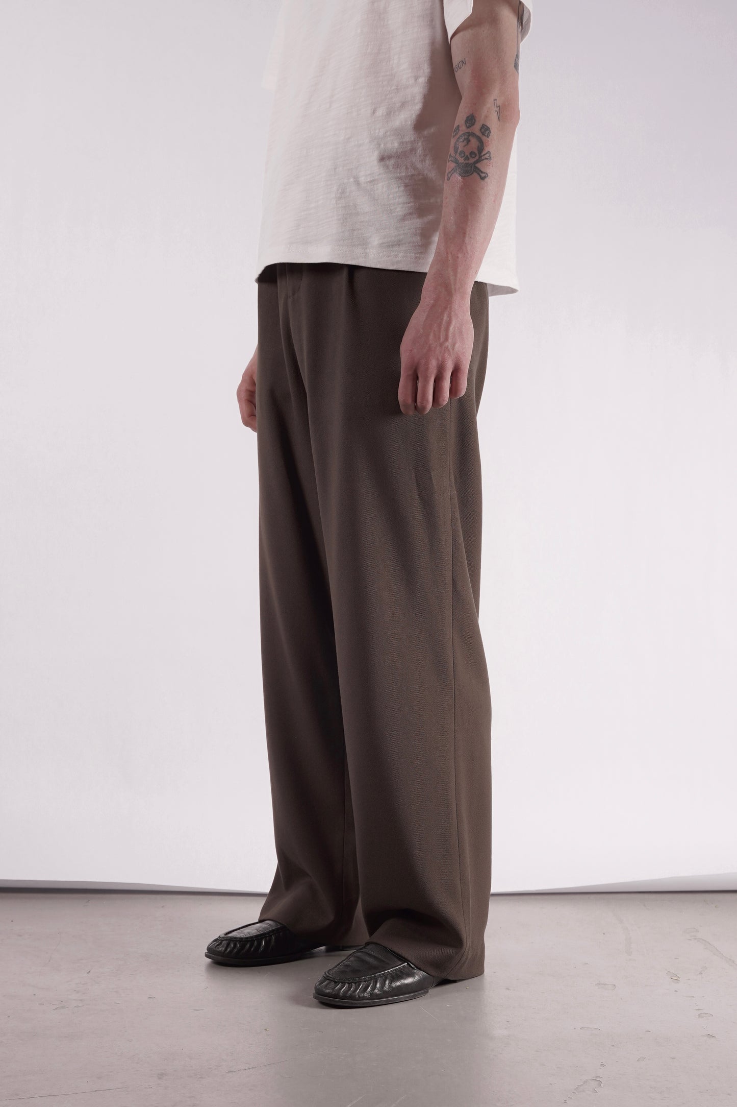 
                  
                    LEWIS TROUSERS WALNUT
                  
                