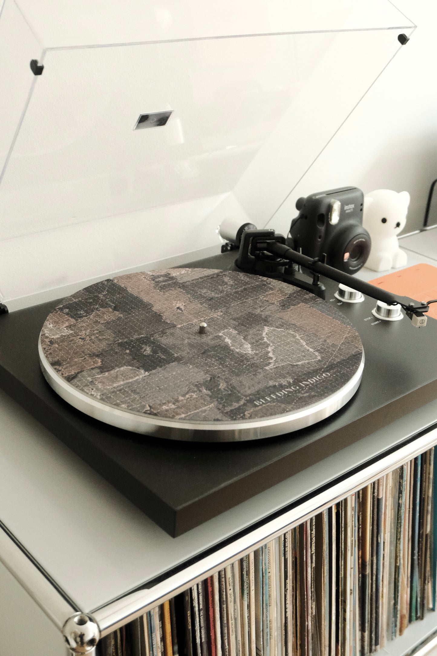 
                  
                    VINYL MAT
                  
                