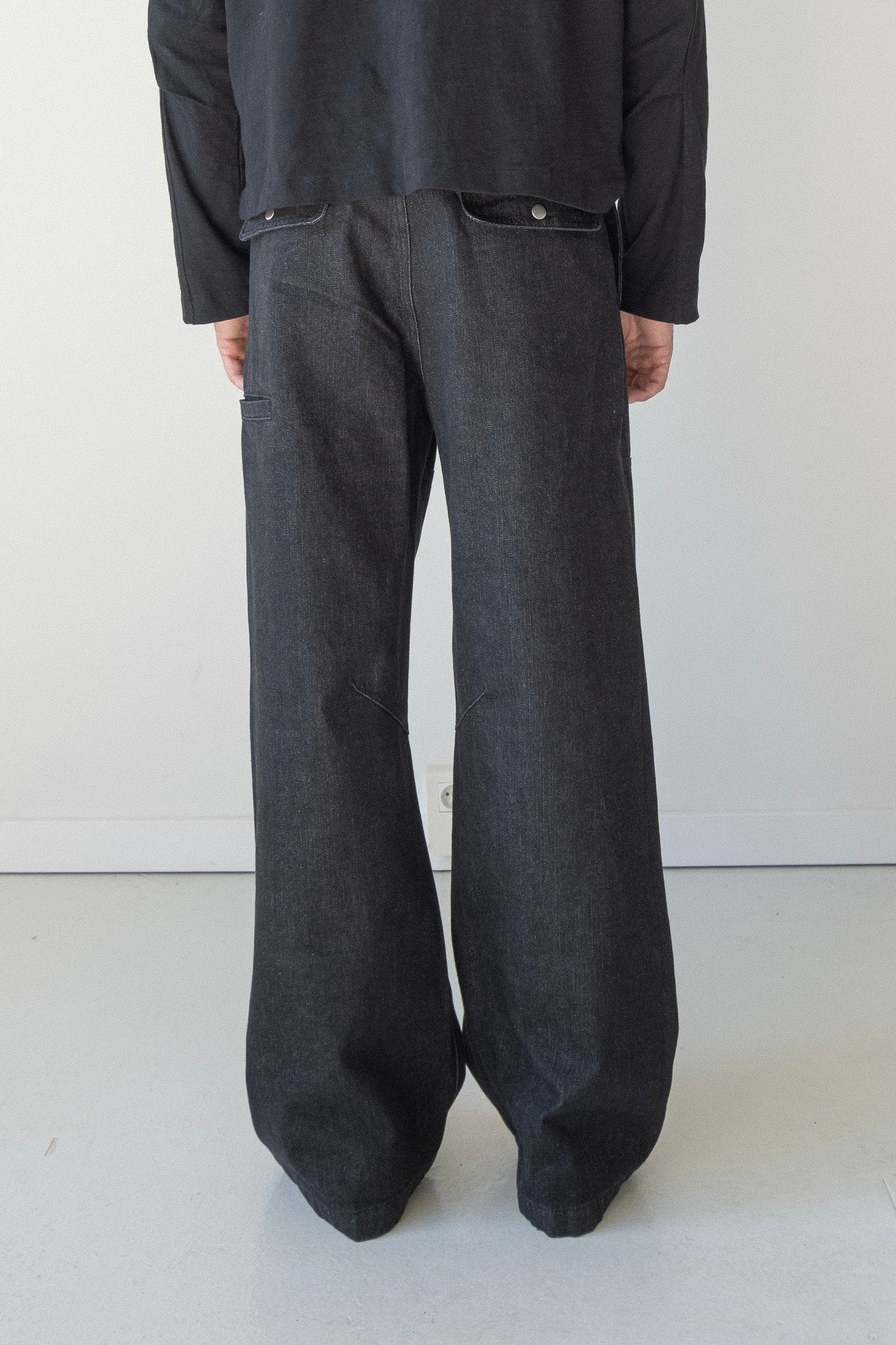 
                  
                    ALDEN CARPENTER JEANS BLACK
                  
                