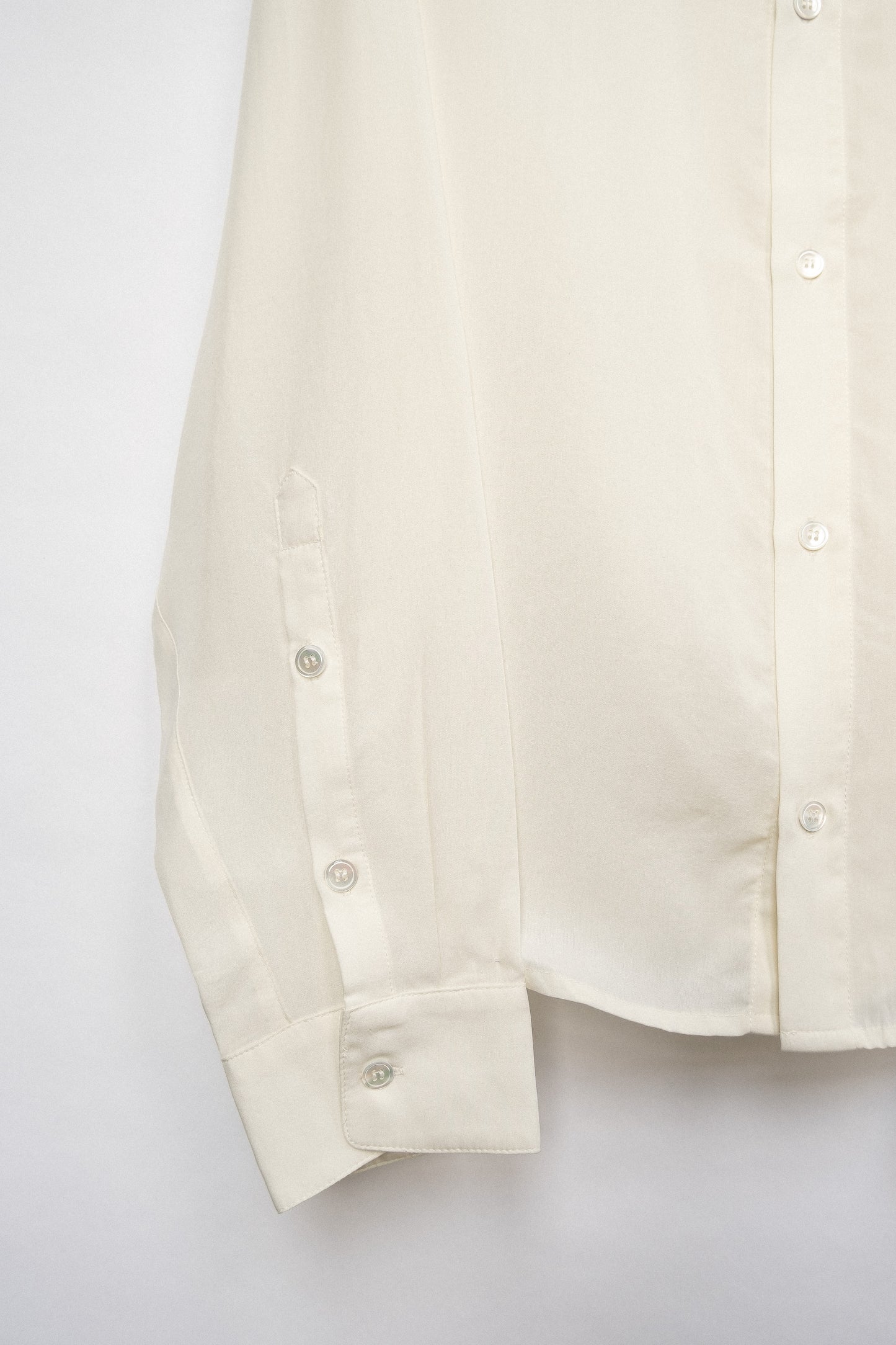 
                  
                    ELI TENCEL SHIRT OFF-WHITE
                  
                
