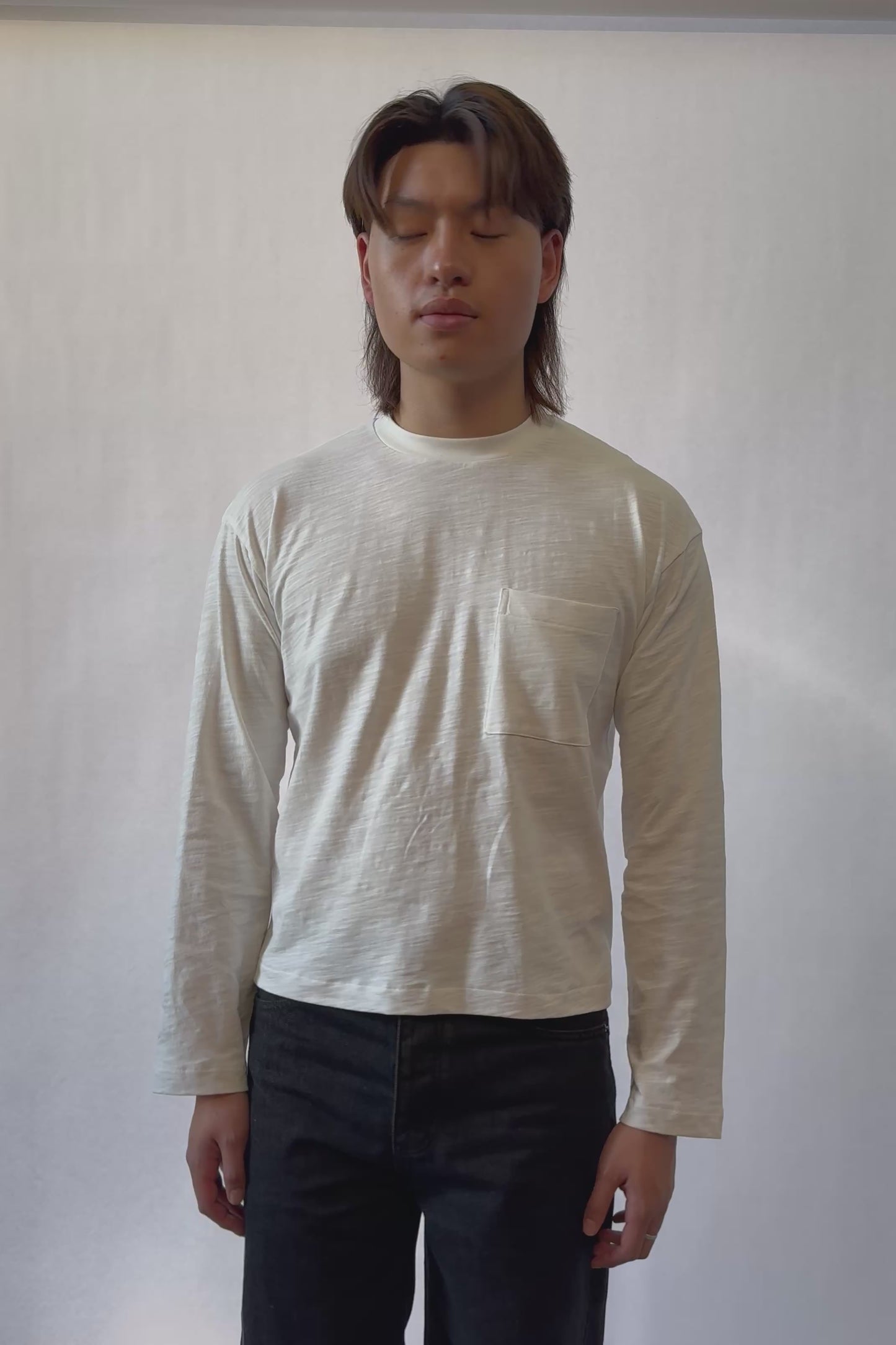 
                  
                    Load and play video in Gallery viewer, SLUB LONG SLEEVE T-SHIRT WHITE
                  
                